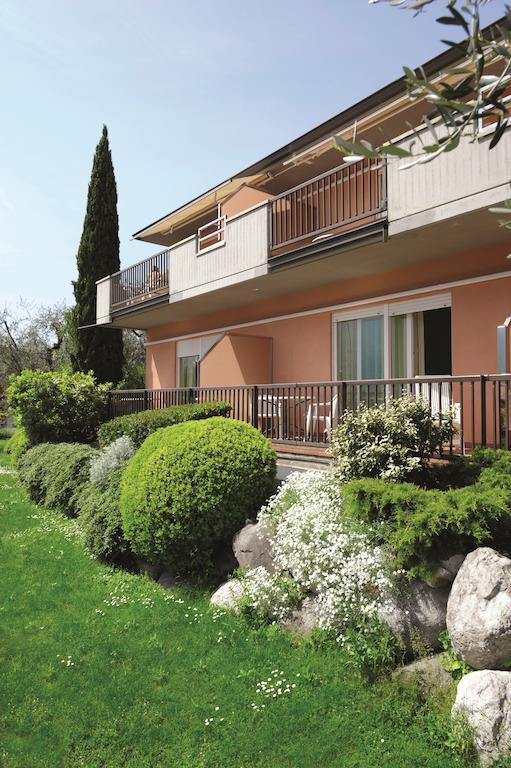 Residence La Madonnina Limone sul Garda Luaran gambar