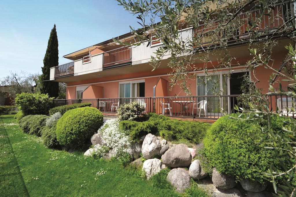 Residence La Madonnina Limone sul Garda Luaran gambar