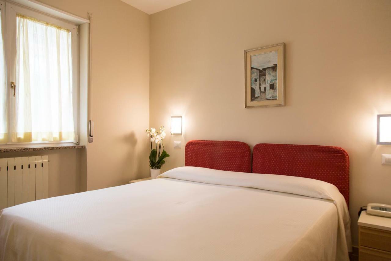Residence La Madonnina Limone sul Garda Luaran gambar